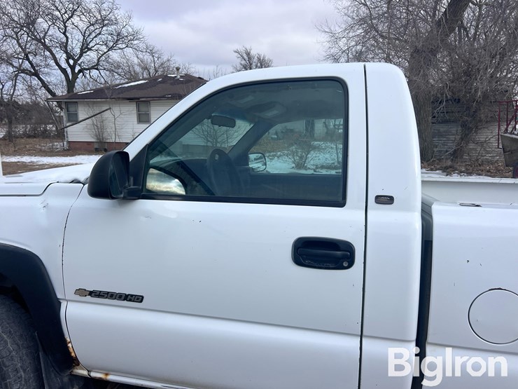 2004-chevrolet-silverado-2500-image-13