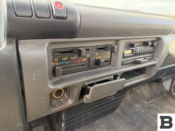 1999-isuzu-npr-image-45