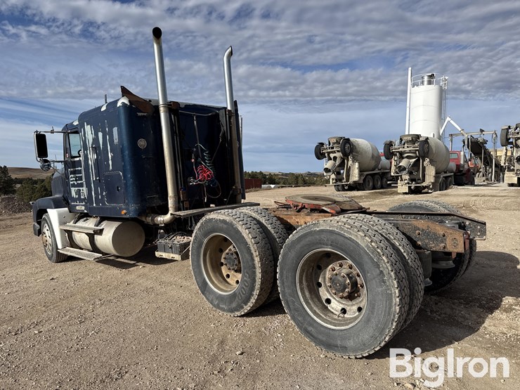 1993-freightliner-fld120-image-7