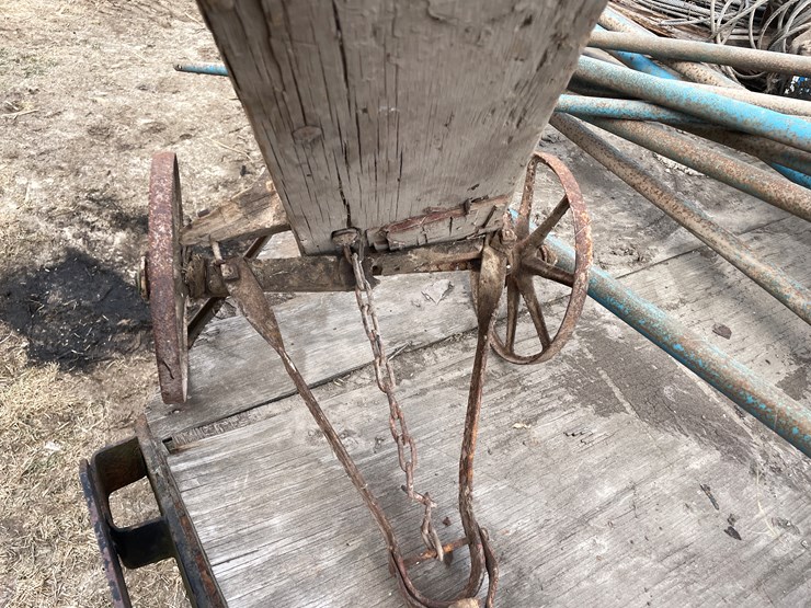 #7252-•-antique-wagon-parts-image-8