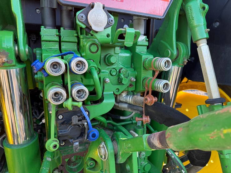 2017-john-deere-6120m-image-16