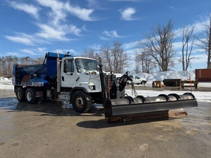 2013-freightliner-108sd-image-2