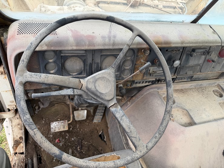 #41247-•-inop-1978-international-f-2275-daycab-truck-image-51