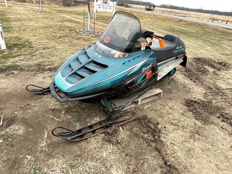 #3444-•-1998-polaris-indy-trail-snowmobile-for-parts-(no-registration-card)-image-1