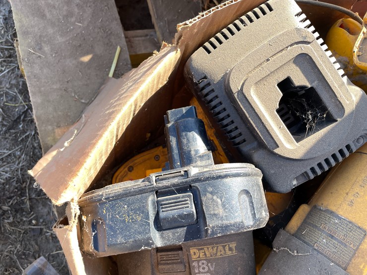 #7411-•-dewalt-battery-powered-tools-(bloomer,-wi)-image-14