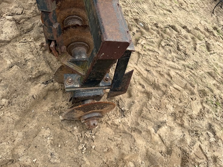 #41257-•-h&s-manufacturing-ls1440-levee-plow-w/-best-seeder-image-7