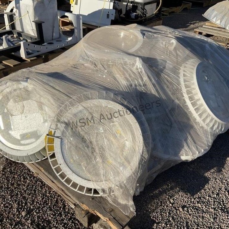 PALLET OF LED LIGHTS