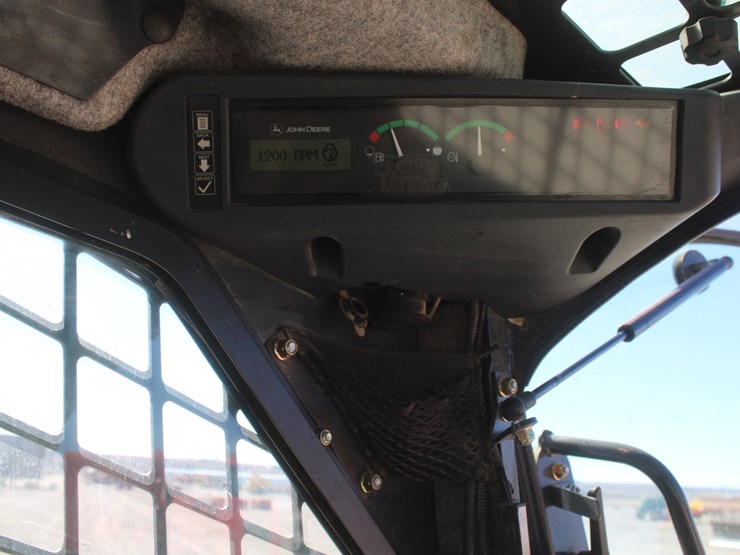 2011-deere-326d-image-25