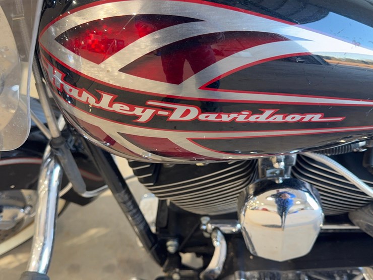 2006-harley-davidson-softail-deluxe-motorcycle-image-9