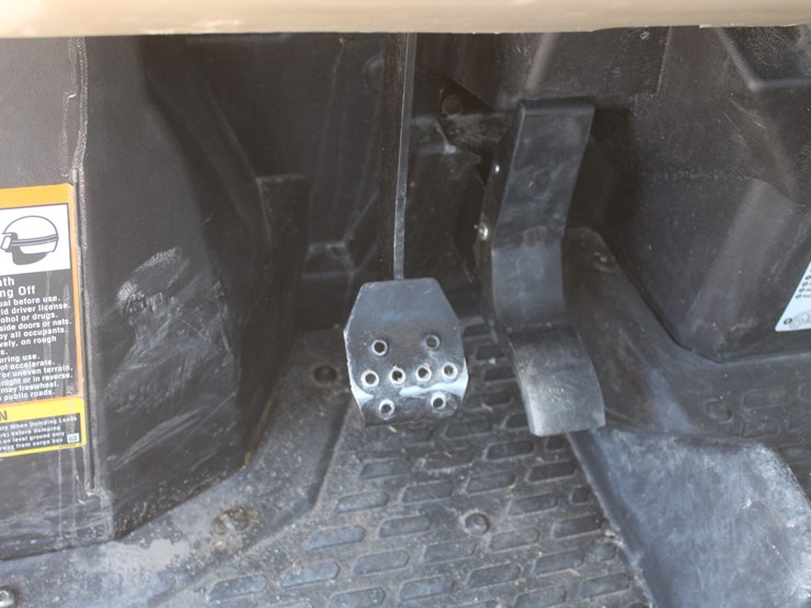 2023-john-deere-gator-image-25