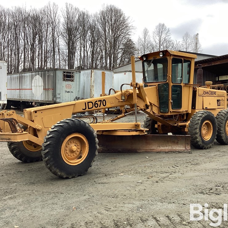 JOHN DEERE 670