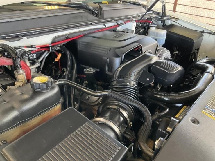 2008-cadillac-escalade-esv-image-11