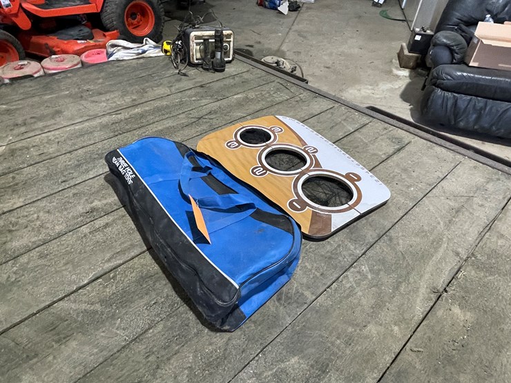 #7228-•-3-hole-bean-bag-toss-game-image-3