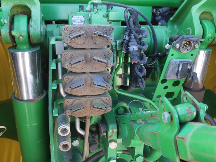 john-deere-8285r-image-28