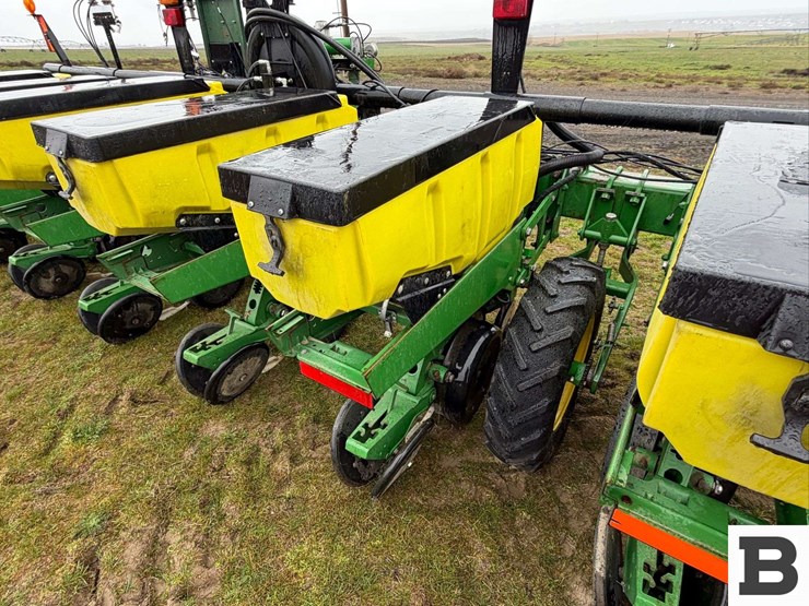 2008-john-deere-1700-image-29