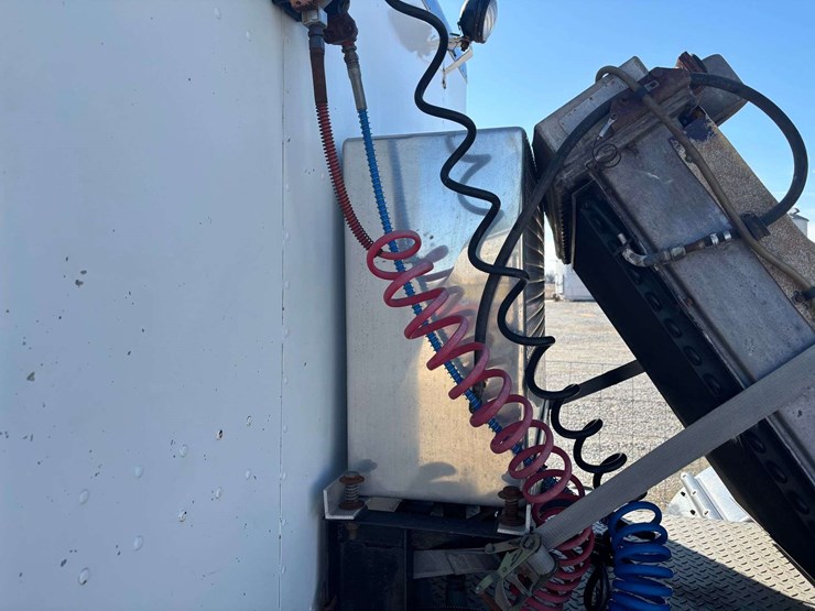 1982-peterbilt-389-image-9