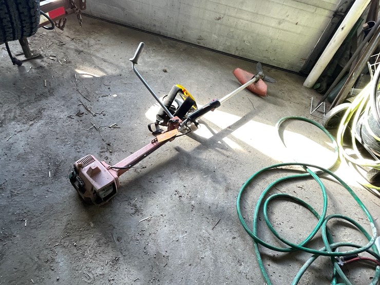 #7202-•-husqvarna-weed-trimmer-image-1