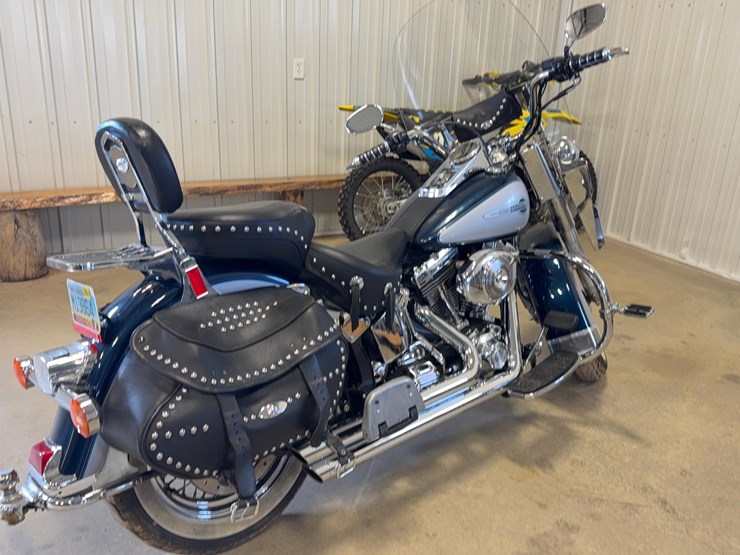 2002-harley-davidson-motorcycle-image-2