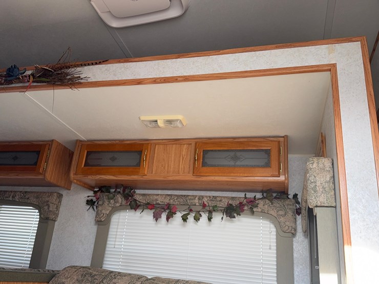 2002-dutchmen-lite-camper-image-13