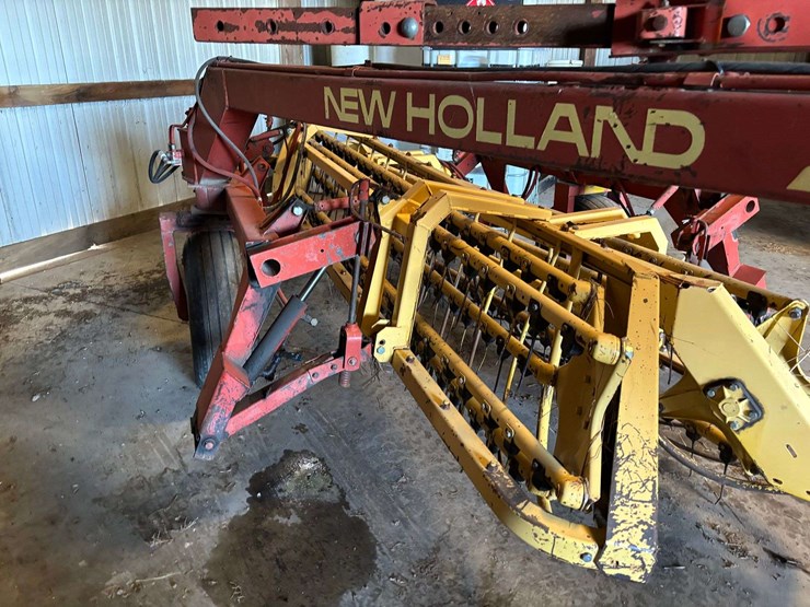 new-holland-216-image-7
