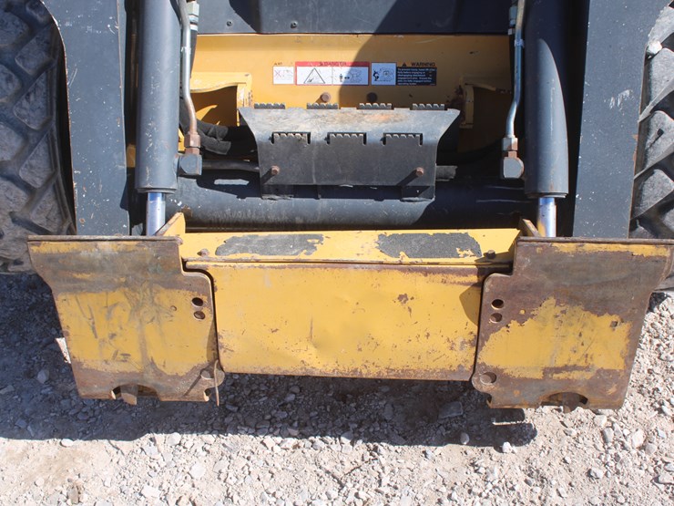2011-deere-326d-image-19