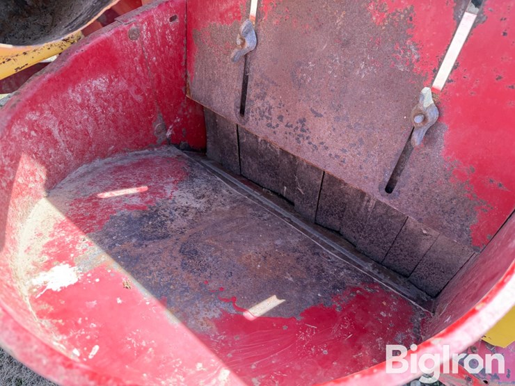 new-holland-355-image-17