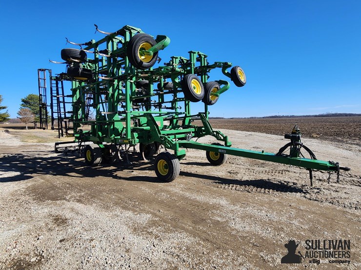 2011-john-deere-2210-image-3
