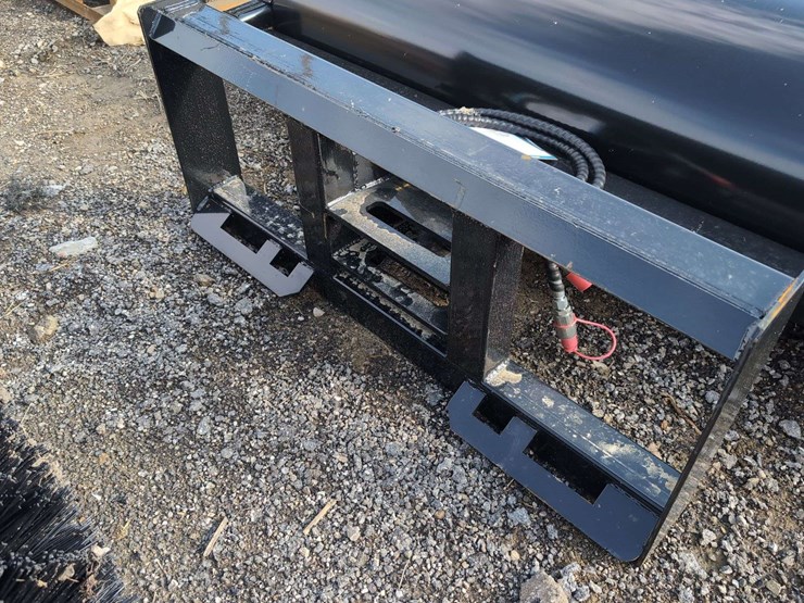 (1)-agrotk-mower-king-skid-steer-rotary-angle-broom---ssab-72-image-4