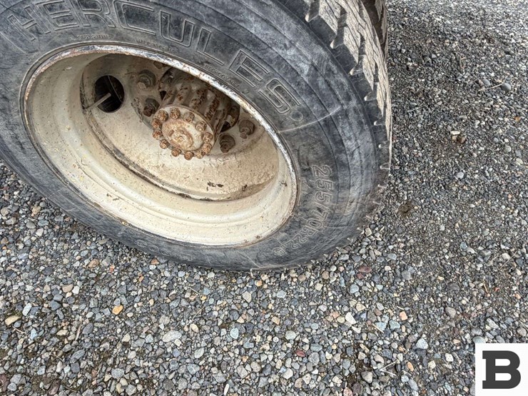 1992-ford-f700-image-13