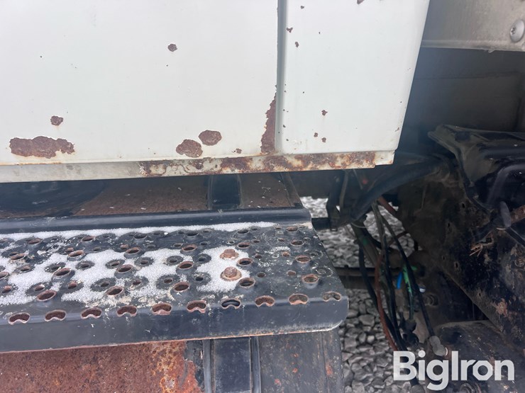 2004-international-durastar-4400-image-11