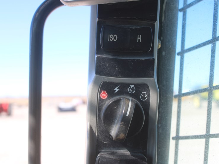 2021-new-holland-c327-image-32