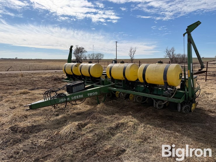 john-deere-7200-image-1