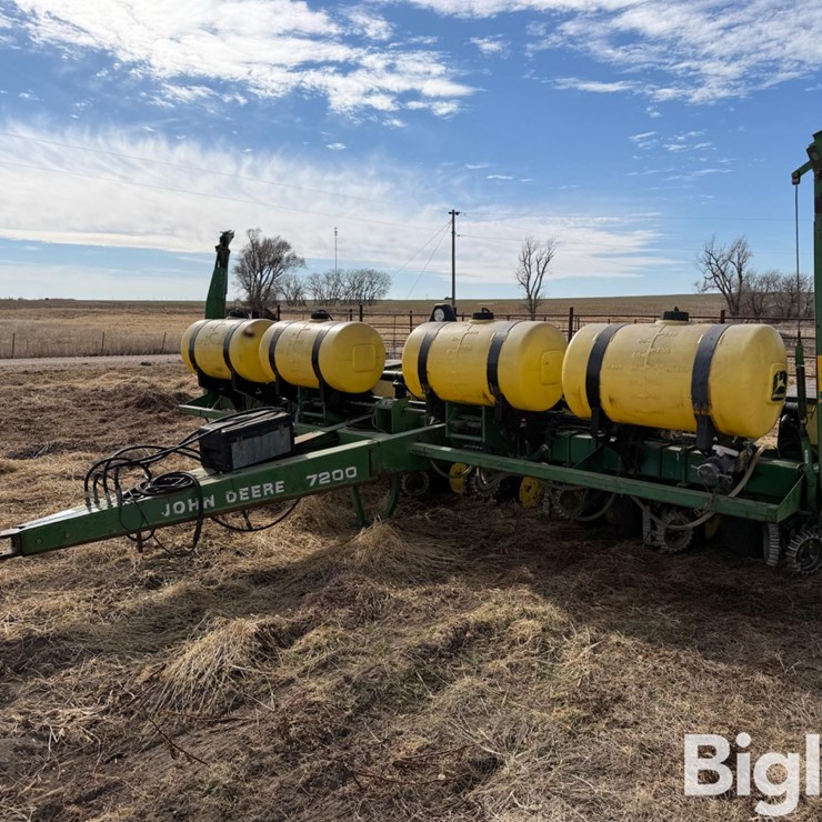 JOHN DEERE 7200