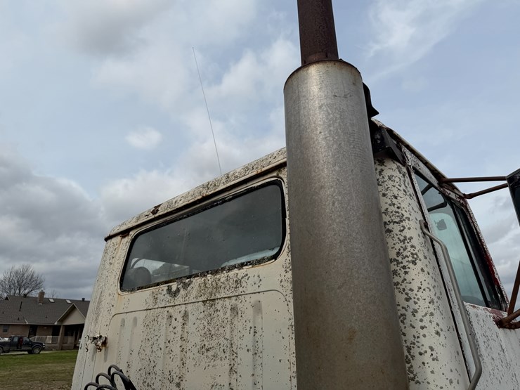 #41247-•-inop-1978-international-f-2275-daycab-truck-image-38