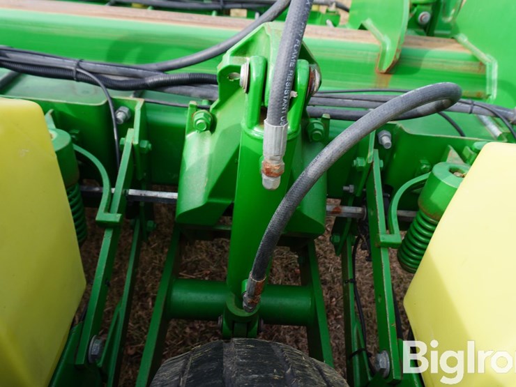 2005-john-deere-1770-image-16