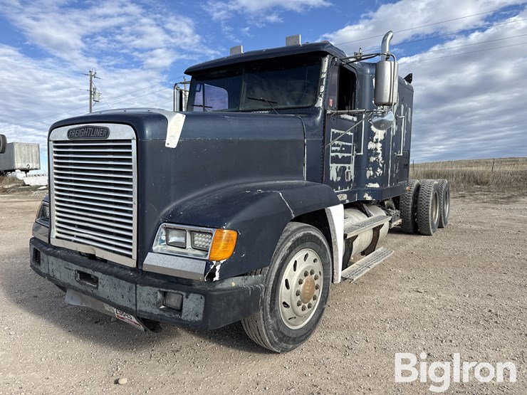 1993-freightliner-fld120-image-1