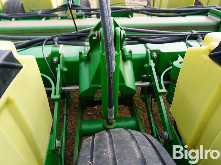 2005-john-deere-1770-image-15