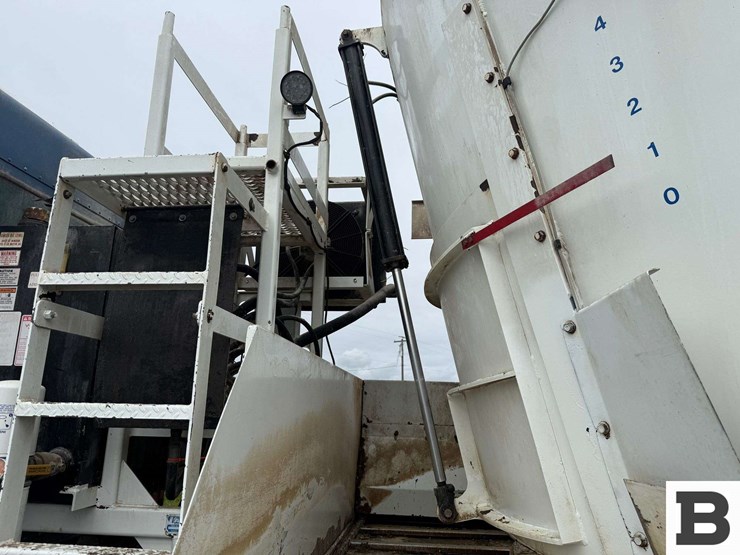 2013-kenworth-t800-image-33