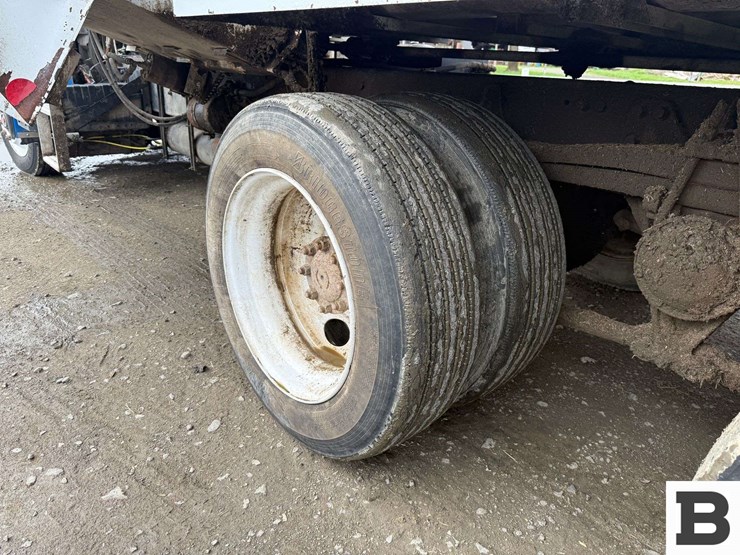 1996-volvo-wx-feed-truck---albany,-or-image-37