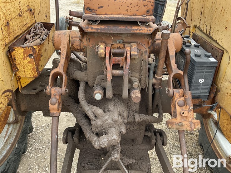 1964-minneapolis-moline-m602-image-16