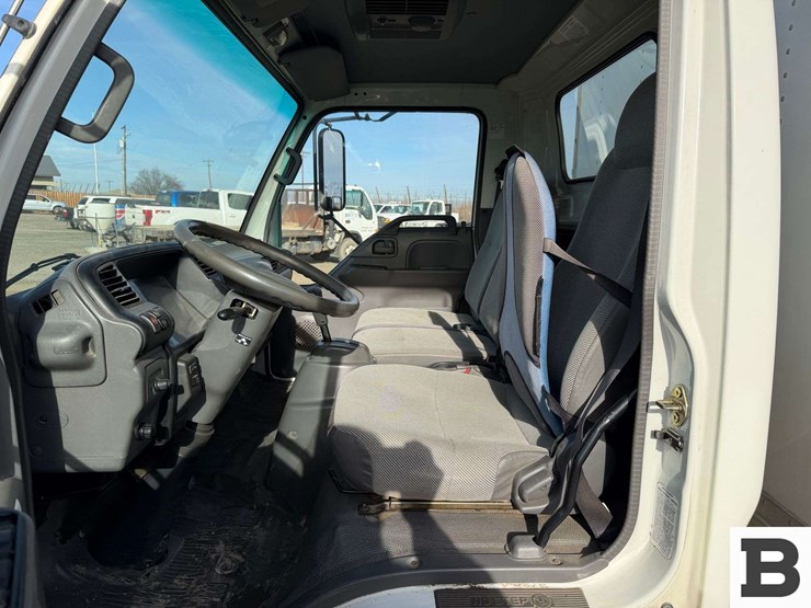 2005-isuzu-npr-image-36