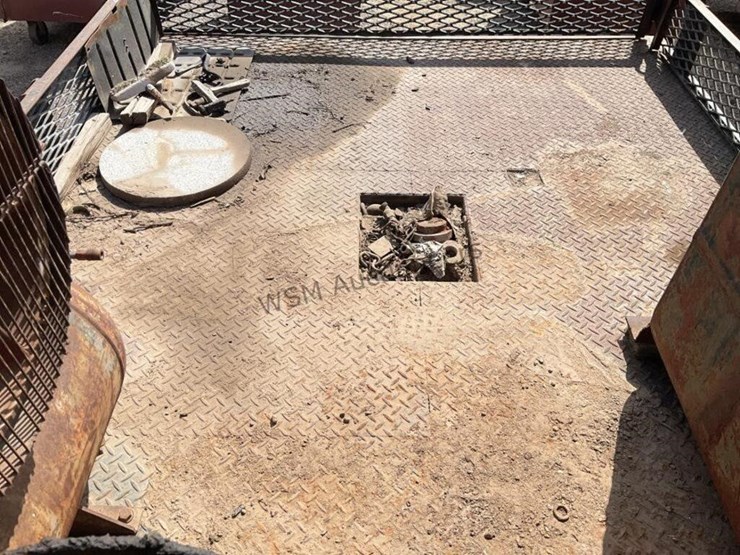 9ft-6in-steel-work-bed-w/-compressor-&-fuel-tank-image-9