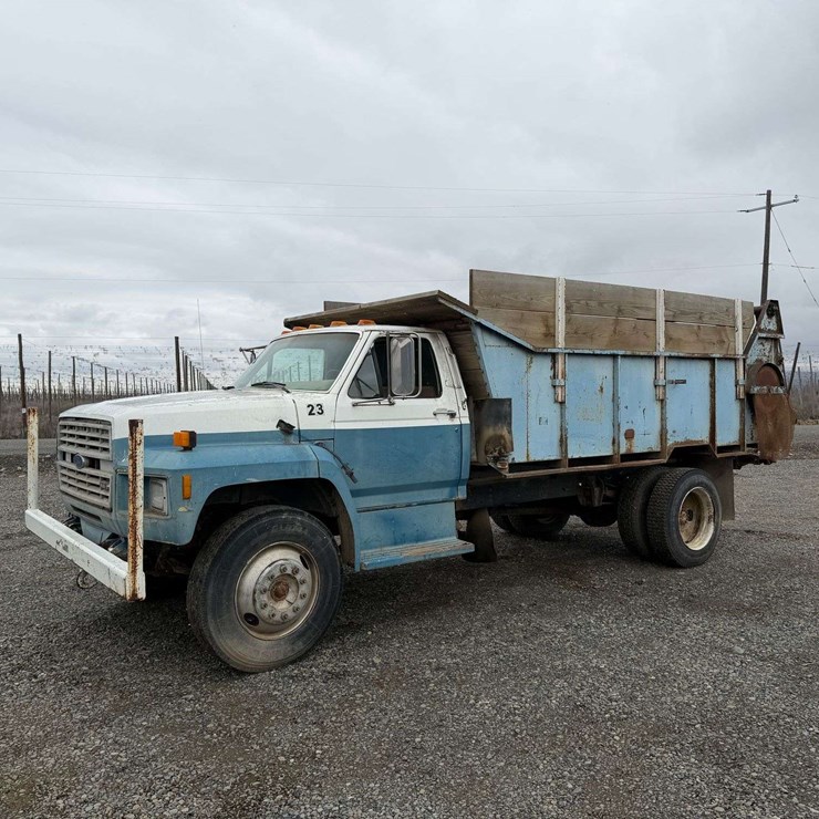 1992 FORD F700