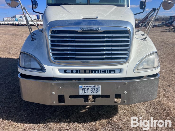 2004-freightliner-columbia-120-image-16