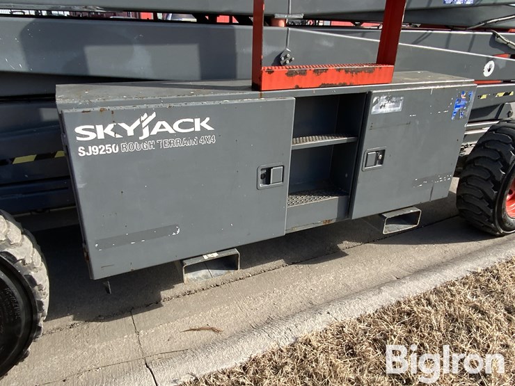 massey-ferguson-730-image-13