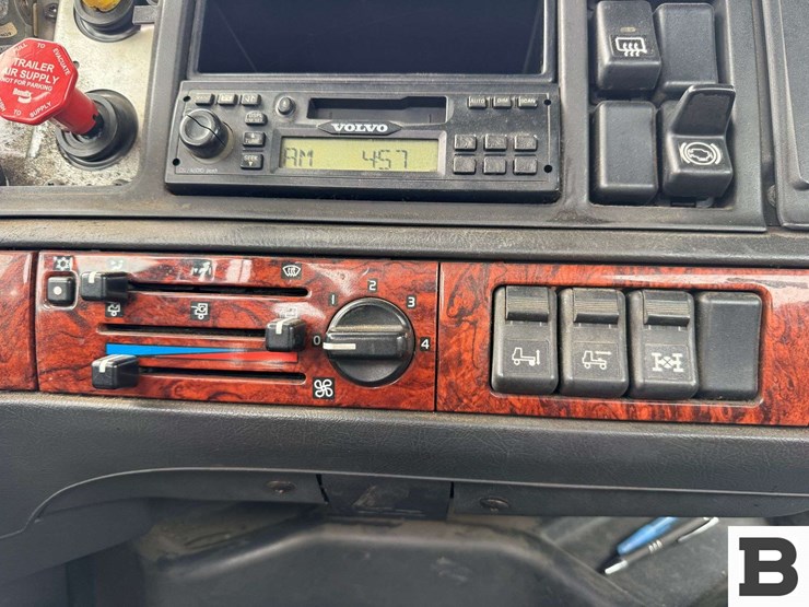 2001-volvo-vnl-tractor-truck---albany,-or-image-53