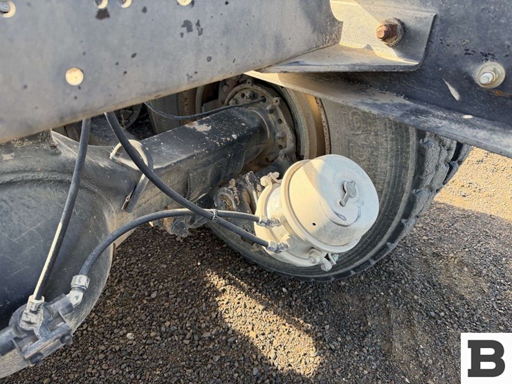 2001-peterbilt-330-image-19