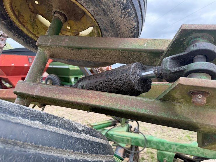 john-deere-25-image-32