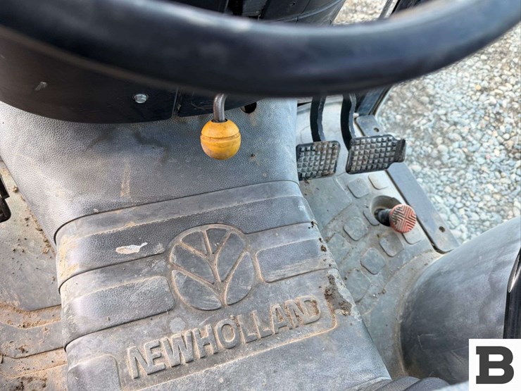 2007-new-holland-tn85fa-image-26