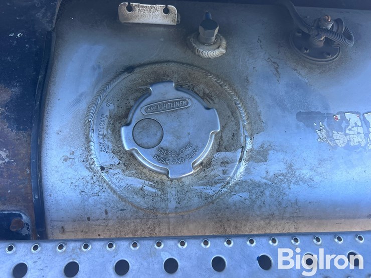 2006-freightliner-columbia-120-image-12